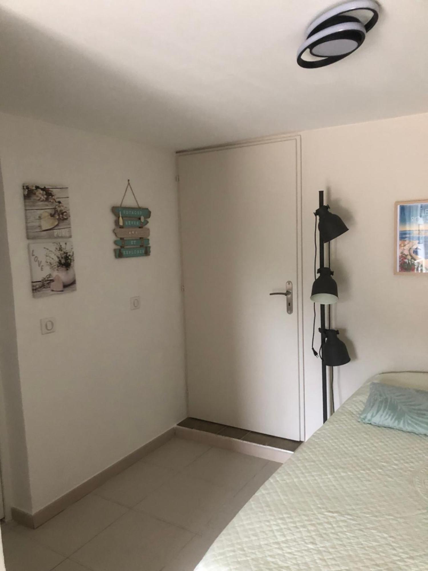 Appartement Dans La Colline Belgentier Exteriör bild
